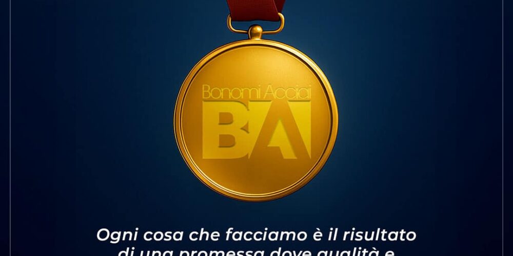 Medaglia d’oro su sfondo neutro, simbolo dell’impegno di Bonomi Acciai per la qualità certificata, la sicurezza dei prodotti e l’eccellenza industriale.
