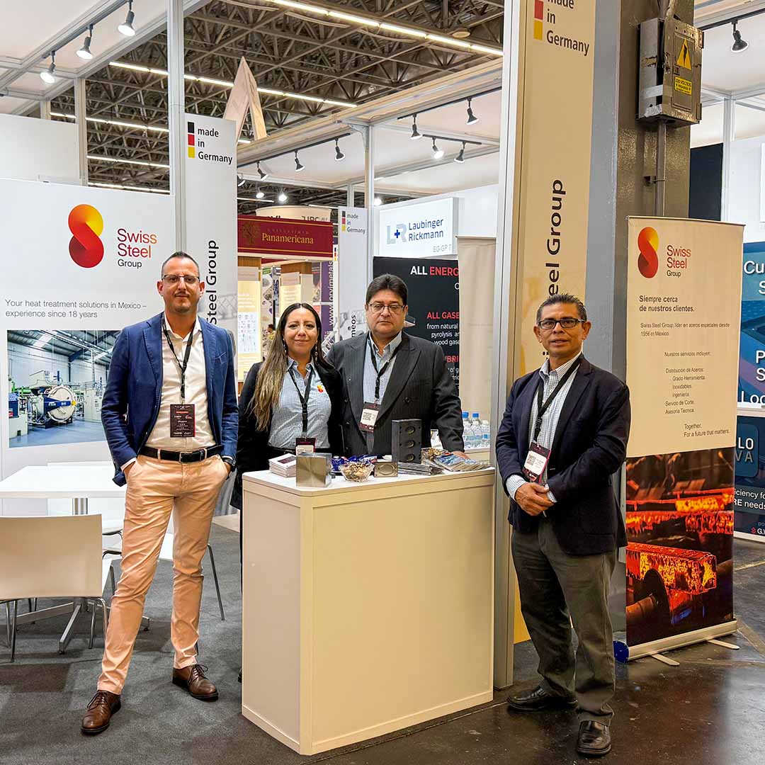 Eng. Andrea Magistrelli of Bonomi Acciai (on the left) with colleagues from Swiss Steel Group Mexico at the booth at EUROGUSS Mexico 2025.
